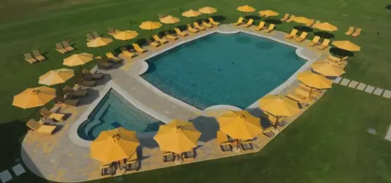 ombrelloni legno per piscina